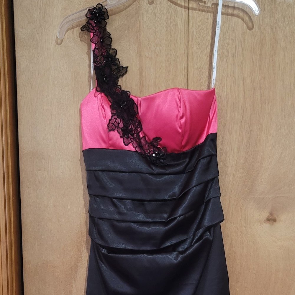 Coral and black cocktail dress size 7/8